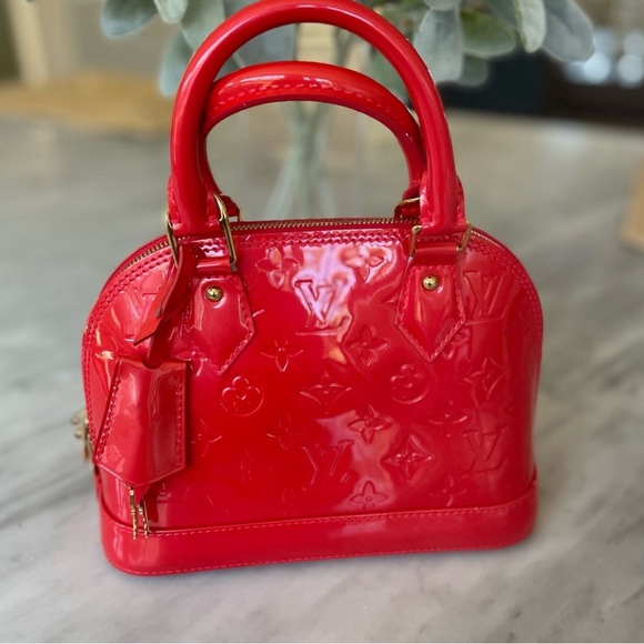 EUC Alma bb vernis hot pink / Fuchsia with lock and keys - Picture 2 of 9